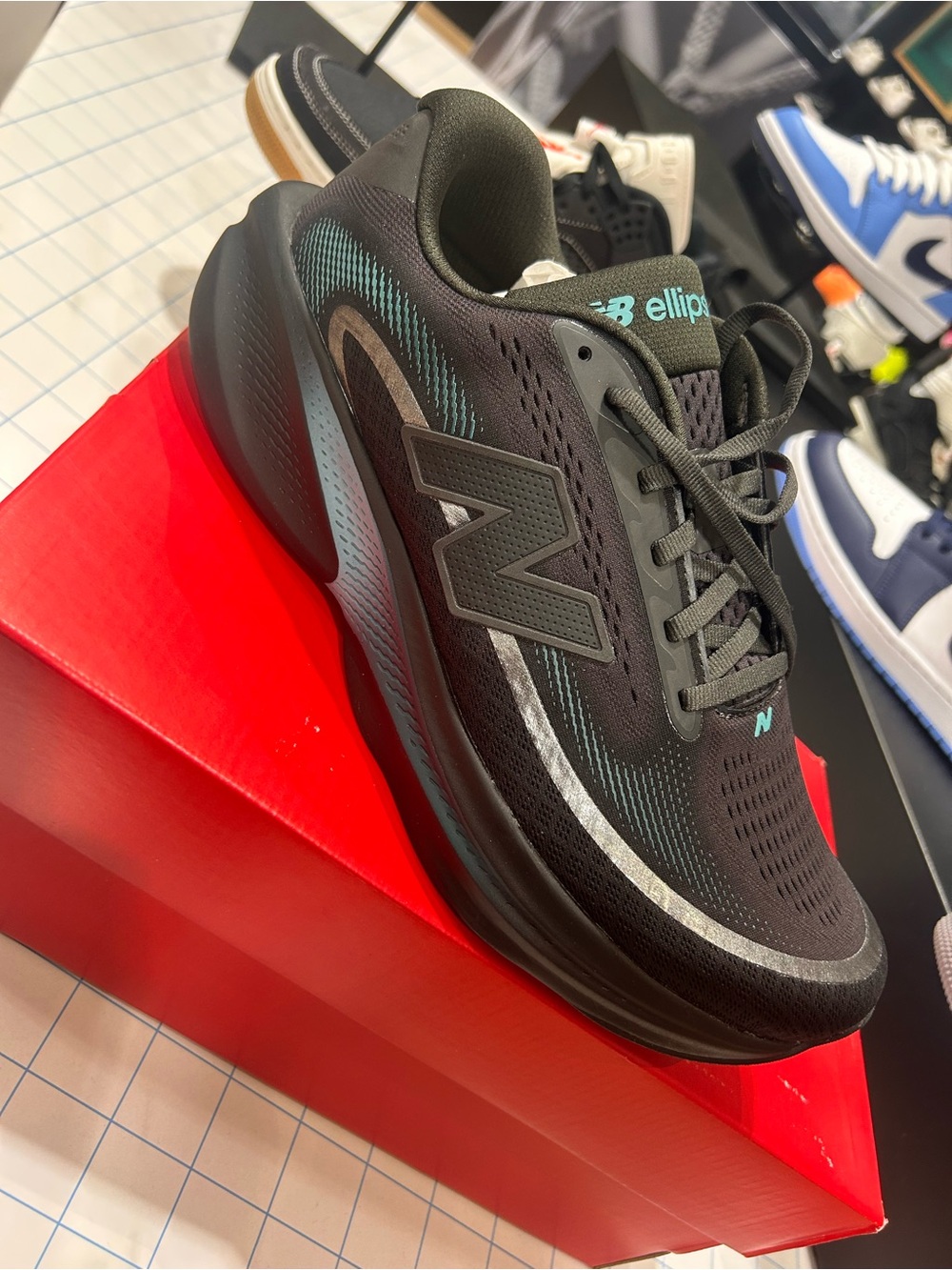New Balance Ellipse Men’s Black Lace-Up Low Top Athletic Sneakers size 9.5